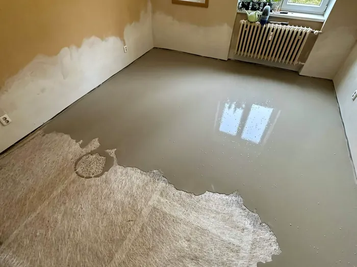 Lití samonivelační stěrky na nevhodný starý podklad